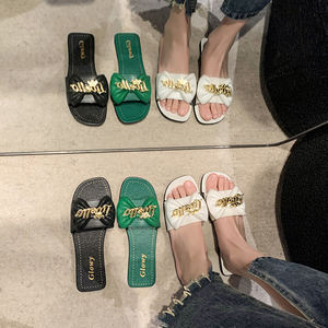 2024 nuevas zapatillas antideslizantes de moda para mujer, Sandalias planas informales con decoración de Metal, salidas salientes de verano y primavera de China - Product Image 6