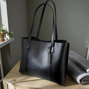 Premium Quality Fashionable Ladies Leather <b>Shoulder</b> Bag With Adjustable <b>Strap</b> For Daily Use And Travel Available For Sale - Product Image 3