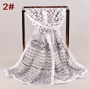 Sciarpa in <span class=keywords><strong>Chiffon</strong></span> lunga stampata da donna nuova donna all'ingrosso con punti retrò a buon mercato sciarpe stampate da donna Stock - Product Image 3