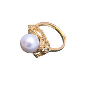 แหวนไข่มุกทรงกลมสีขาวขนาด 10-11 มม. ชุดแหวนเงินแท้ S925 ลายดอกคามิลเลียภูเขา แสงเงาสวยงาม มีตำหนิเล็กน้อย - Product Image 5