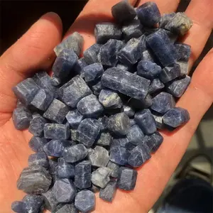 Nuovi arrivi di alta qualità 10-15mm cristalli guarigione di pietre grezze blu naturale in pietra di zaffiro ruvida per la vendita