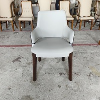 Dossier de chaises en cuir en bois massif de style designer nordique haut de gamme pour hôtel et restaurant