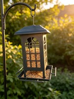 Mangeoire à oiseaux suspendue en métal rouge Oniya en forme de maison, pour jardin extérieur, mangeoire à graines pour oiseaux sauvages, station d'alimentation décorative pour cour arrière