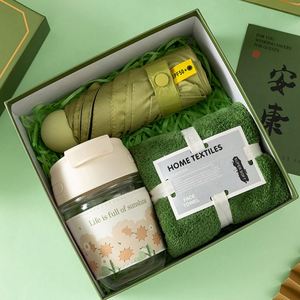 Juego de Regalo 3 en 1 Personalizado para San Valentín, Día de la Madre, Cumpleaños, Recuerdo con Taza, Toalla y Caja de Regalo para Mujeres y Damas de Honor - Product Image 2