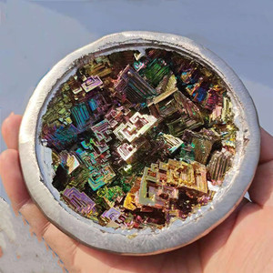 Bol de minéraux de bismuth géodes de bismuth rondes lingots de métal de démagnétisation spécimen minéral en cristal à vendre - Product Image 2