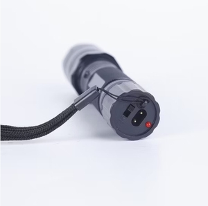 Lampe torche LED rechargeable en alliage d'aluminium avec charge USB et prise américaine pour utilisation en cas d'urgence - Product Image 6