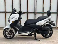 Scooters et motos sportives d'occasion pour l'aventure et le plaisir