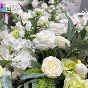 Chemin de table en fleurs artificielles LEDA, eucalyptus vert, rose blanche, pour décoration de table - Product Image 2