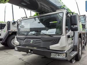 ZTC1300H853 130 Tonnen hydraulischer Mobil kran 5-teilige Ausleger Luxus kabine Hohe Tragfähigkeit - Product Image 2