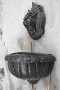 Fontaine murale tête <span class=keywords><strong>de</strong></span> lion en pierre noire avec bassin décoratif pour décoration d'eau <span class=keywords><strong>de</strong></span> <span class=keywords><strong>jardin</strong></span> extérieur élégant - Product Image 3
