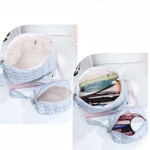 Bolsa de Maquillaje Acolchada OEM para Mujer - Bolsa Cosmética Suave con Cierre de Cremallera, Perfecta para Viajes y Artículos de Aseo - Product Image 3