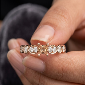 Anillo de compromiso vintage de oro rosa macizo de 18k con engaste de diamantes geométricos redondos y marquesa, venta al por mayor - Product Image 2