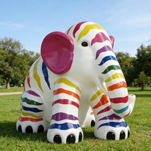 Scultura Animale in Resina per Esterni su Misura, Grande Scala, Dipinta a Mano, Dorata, con Finitura Effetto Crepe, Elefante in Fibra di Vetro - Product Image 4