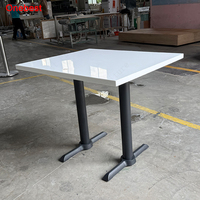 ADA-konformer Corian Solid Surface Esstisch mit Schwarzem Gestell, Maßgefertigte Rechteckige Restauranttische
