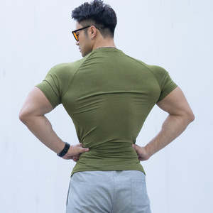T-shirt homme slim fit à manches courtes, col rond, couleur unie, séchage rapide, en polyester satiné tissé, haut de sport formel vierge - Product Image 4