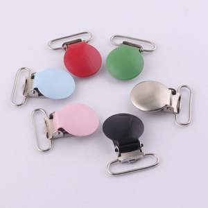 Attache-sucette ronde en métal réglable avec finition peinte, légère (7g) pour accessoires d'alimentation infantile - Product Image 1