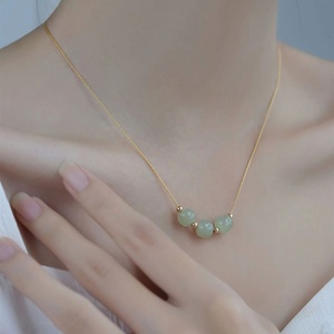 Collier personnalisé étanche avec symbole porte-bonheur, élégant, en acier inoxydable plaqué or 18 carats, chaîne à maillons, pendentif en jade vert, cadeau - Product Image 4