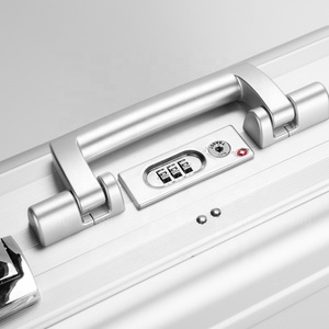 กระเป๋าเอกสารสำหรับแล็ปท็อปแบบชิ้นเดียวทำจากอะลูมิเนียมทั้งหมด พร้อมปรับแต่งขนาดและสีได้ บริการสร้างแบรนด์ OEM ให้บริการ ซับในแบบฟองน้ำ - Product Image 3