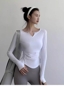 Camiseta de Yoga con Cuello en V y Manga Larga para Mujer, con Logotipo Frontal, Copas Fijas, Secado Rápido, Nailon y Spandex - Product Image 5