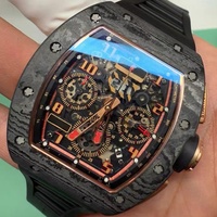 Luxuriöse Carbonfaser 011 Herren-Chronograph im Rennstil mit Kalenderanzeige, Saphirglas und Hochwertiger Mechanik