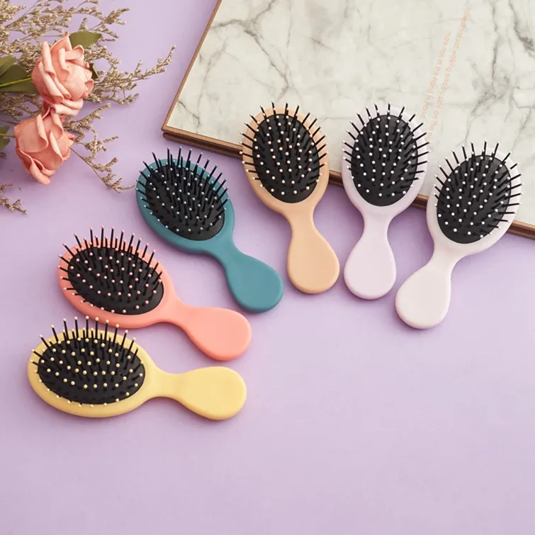 Mini peigne à cheveux mat avec logo personnalisé brosses à cheveux à dents souples avec manche en plastique brosse à cheveux à tête de massage gonflable
