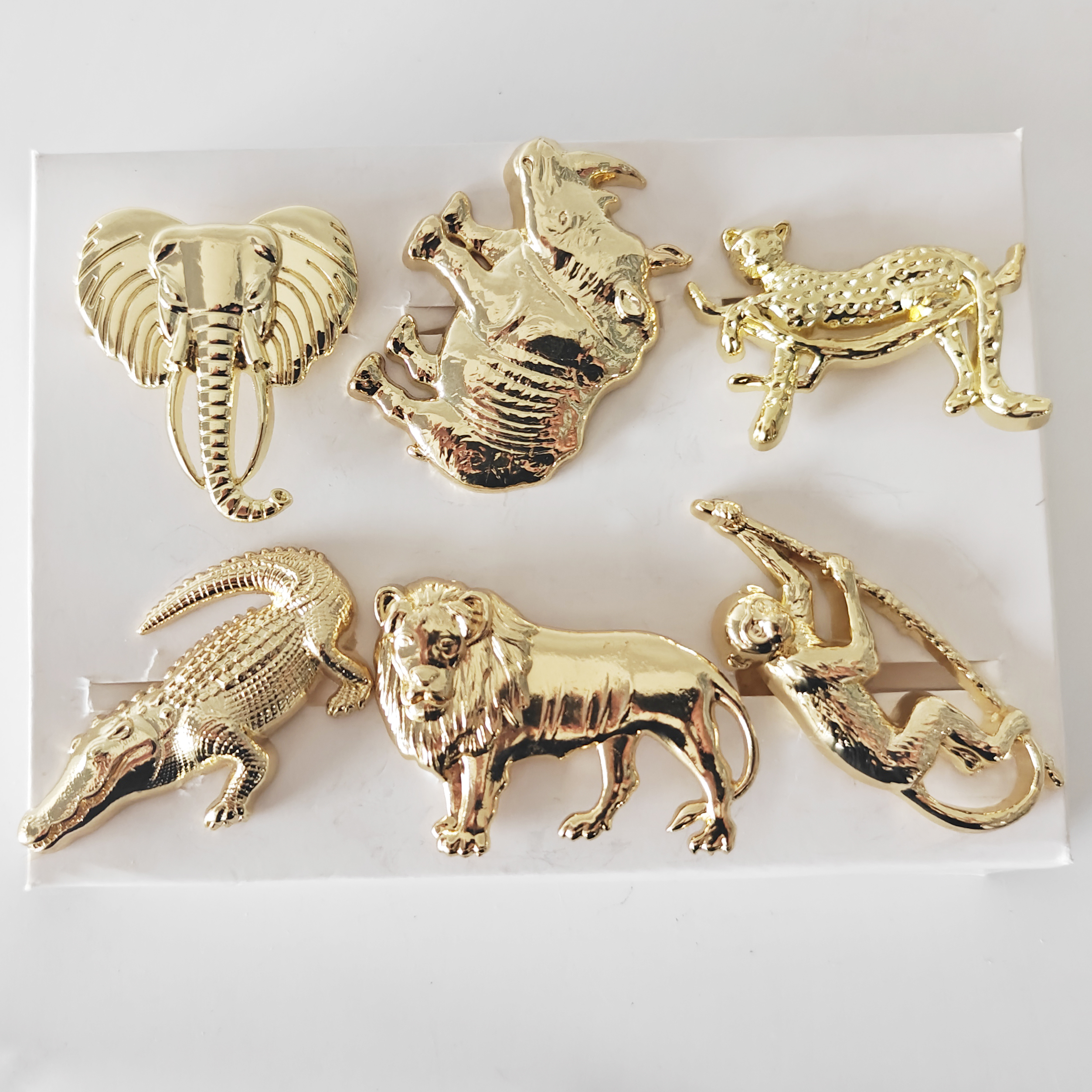 Animaux sauvages dorés