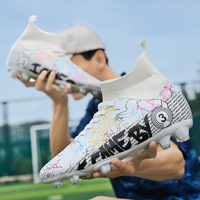 Chaussures de football montantes pour hommes grandes tailles, design asymétrique, best-seller, vente en gros ; Chaussures en PU artificiel à crampons courts et aglets blancs