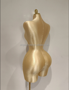 <span class=keywords><strong>Mannequin</strong></span> <span class=keywords><strong>femme</strong></span> grande taille en plastique pour présentation de vêtements, en <span class=keywords><strong>position</strong></span> debout - Product Image 4