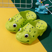 C & Y – pantoufles de marche pour femmes, nouveau Design mignon grenouille, chaussures d'été pour la maison, salle de bain, cool PVC, pantoufles parent-enfant