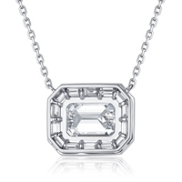 Collier en or blanc 18 carats avec diamant de laboratoire taille émeraude double halo et baguette