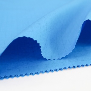 Vente en gros de tissu polyester et coton sergé antistatique Fabricant de textiles Puissance Industrie essence Vêtements de travail Chemises Vêtements - Product Image 4