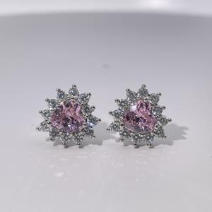 Pendientes de Botón Clásicos y Elegantes de Tianyu Gems para Mujer, Hechos de Latón Chapado en Oro con Circonita Cúbica Rosa en Forma de Corazón - Product Image 5