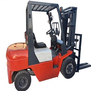 Montacargas Diésel Usado de 3T con Mástil de Tres Etapas, Neumáticos Neumáticos, Operación con Asiento, para Interiores, Plantas de Fabricación - Product Image 1