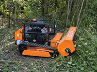 Broyeur forestier télécommandé 25 CV diesel sur chenilles pour vergers, vignobles, talus, herbes hautes et arbustes