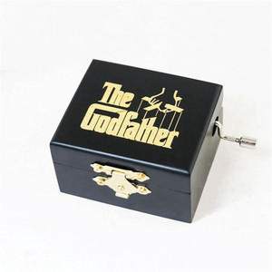 Carillon in Legno Personalizzato a Manovella con Tema Il Padrino per Ragazzi - Product Image 4