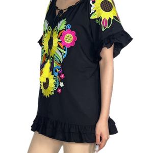 Chemisier élégant décontracté pour femme OEM, brodé multicolore, à manches courtes et volants - Product Image 2