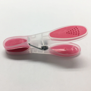 Pinces à <span class=keywords><strong>linge</strong></span> en plastique durables et résistantes au vent, pinces à prise souple avec crochet, design moderne, pinces à sac pour usage domestique - Product Image 4