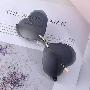 Duchi แว่นตาไล่ระดับสีประดับเพชรแบบไร้กรอบ UV400แว่นกันแดดแนวยุโรปอเมริกัน - Product Image 4