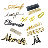 Étiquettes personnalisées en alliage de zinc pour bagages, vêtements, sacs, attaches de vêtements, formes sur mesure, fabrication OEM