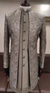 Conjunto Indowestern de diseñador para hombre con intrincado bordado de seda en estilo abierto Sherwani y Kurta Lo mejor para bodas y fiestas - Product Image 6