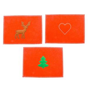 แผ่นรองจานสี่เหลี่ยมผืนผ้าสีแดงทำจากผ้าสักหลาด ขนาด 40x30 ซม. พร้อมของตกแต่งคริสต์มาส - Product Image 1