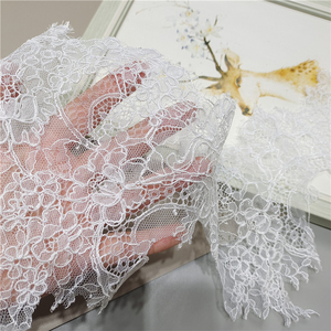 Encaje Chantilly Francés Guipur con Bordado de Pestañas y Cordón, Tela de Encaje para Vestidos de Novia y Velos, Modelo AFFINITY - Product Image 3