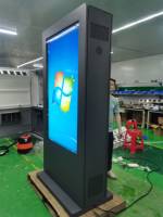 Haute luminosité Smart City 2500 Nits Écran tactile double face Étanche Totem Kiosque Signalisation numérique et affichages en plein air