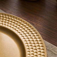 Assiettes de présentation rondes dorées de 13 pouces pour mariage, bord martelé, réutilisables, en plastique, pour Noël, anniversaire, dîner, sous-assiettes dorées