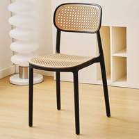 Chaise de salle à manger empilable en rotin moderne, style minimaliste du milieu du siècle, chaise de bistrot en cannage tressé, cadre noir, pour intérieur, extérieur, maison, patio, café