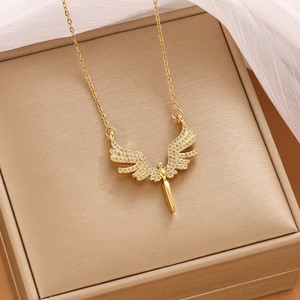 Collana con Ali d'<span class=keywords><strong>Angelo</strong></span> in Acciaio al Titanio, Placcata in Rame e Oro 18K, Ciondolo con Micro-Incastonature, Lusso Discreto - Product Image 2