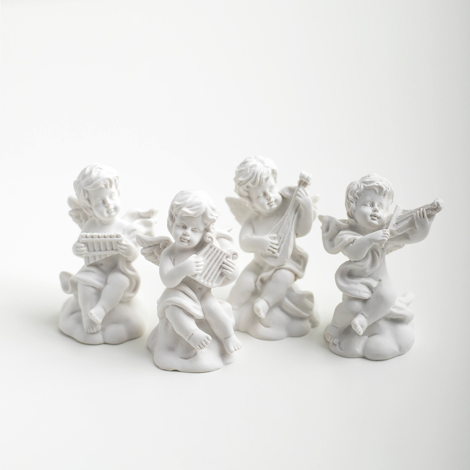 Un set di 4 piccoli angeli