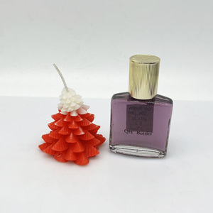 Flacons de <span class=keywords><strong>parfum</strong></span> carrés en verre transparent de haute qualité 2026 de 50 ml avec pompe pulvérisatrice dorée pour cosmétiques et parfums - Product Image 1