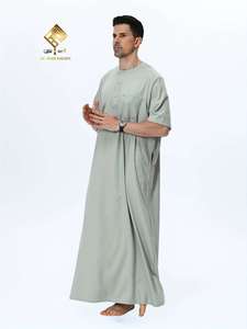 Tenue de prière douce et confortable - Robe marocaine premium pour homme, élégante, à manches courtes, col rond, boutonnée sur la poitrine, de haute qualité, en un bon coton. - Product Image 1