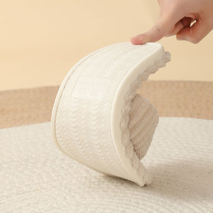 2026 Personnalisé en usine Tongs d'hiver moelleuses pour <span class=keywords><strong>femme</strong></span> en fausse fourrure, pantoufles d'intérieur en peluche à semelle souple, vente en gros - Product Image 6